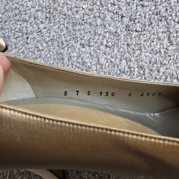 St John Made In Italy Gold Satin Sequin Toe Cap Pumps Size 7 - Picture 11 of 14